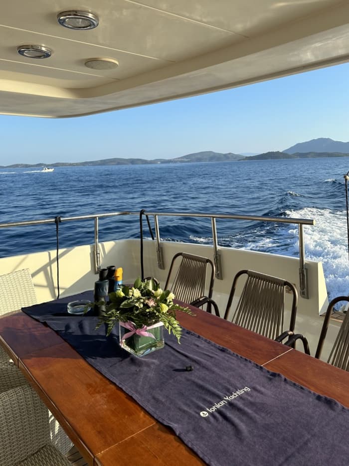 Coastal Escape: Meganisi & Skorpios 6h Cruise
