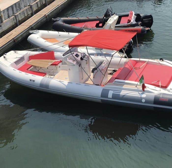 Ontdek Carrara: een volle dag zon op een motorboot
