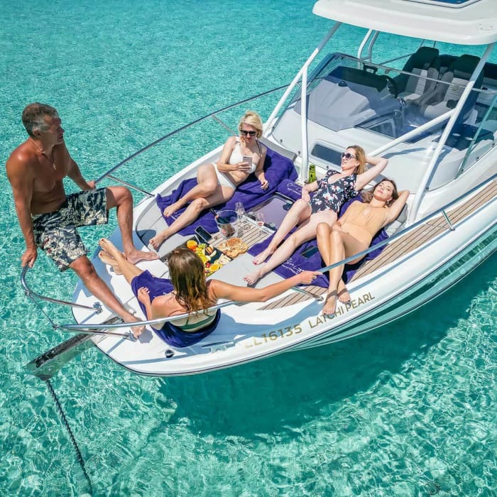 Ontdek Latsi: een hele dag zon op een motorboot