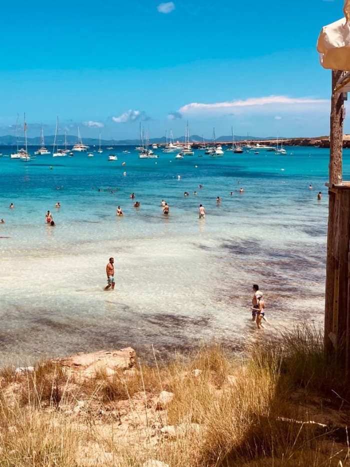 Cap sur le plaisir : une journée complète de navigation authentique à La Savina en voilier
