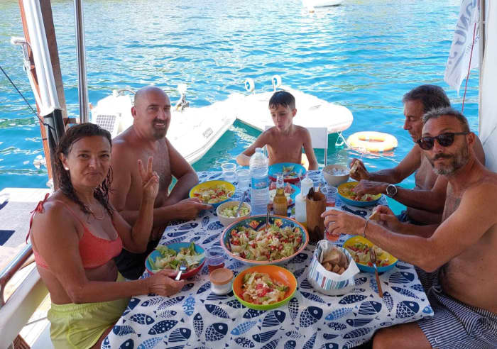 Ganztägiges Segelerlebnis auf einem Katamaran in Rom