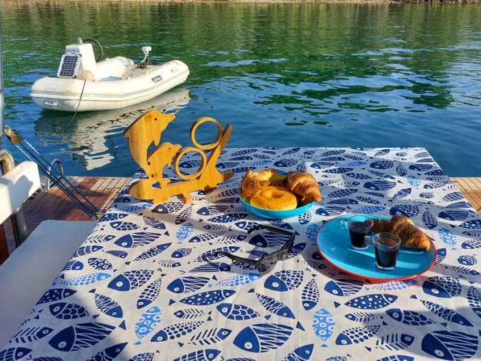 Ganztägiges Segelerlebnis auf einem Katamaran in Rom