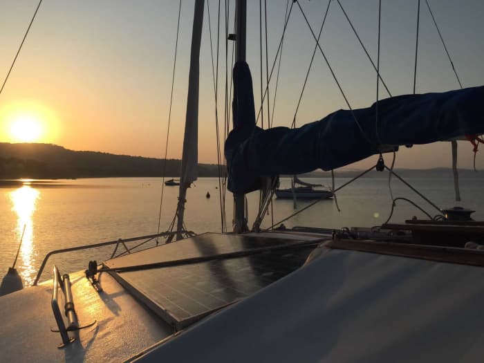 Ganztägiges Segelerlebnis auf einem Katamaran in Rom