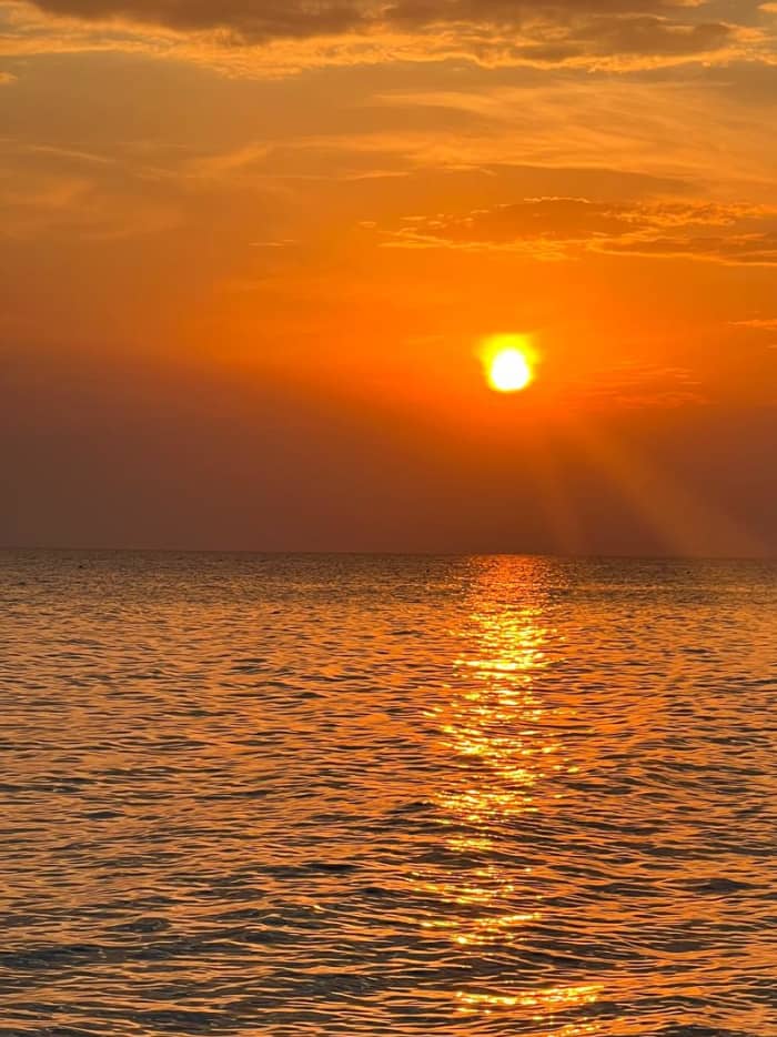 Tramonto nel Mediterraneo: crociera ad Altea con tapas e bevande incluse (3 ore)