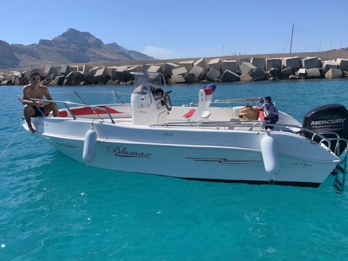 La tua barca a motore privata per una giornata nei dintorni di San Vito Lo Capo