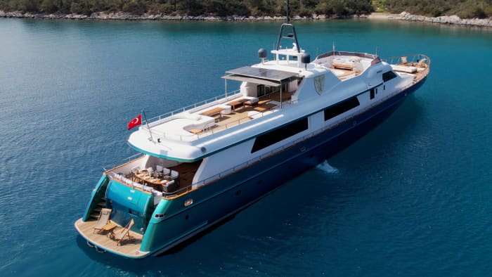Premium Mega Yacht Experience
