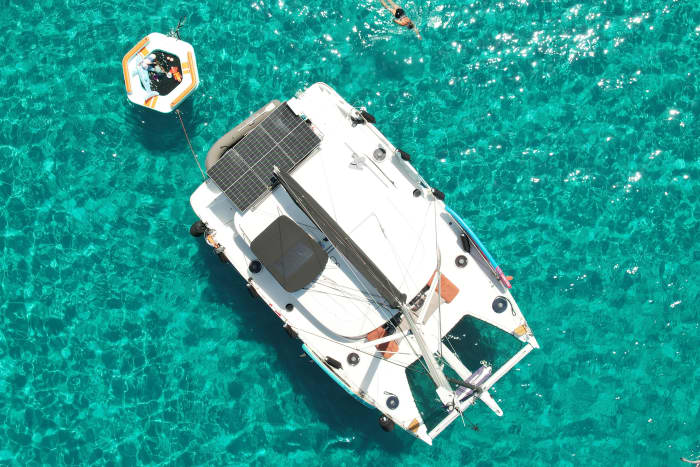 Hen parties, birthdays, seminars/team building, family days out, marriage proposals... come and discover Marseille aboard our catamaran for a discovery or introductory sailing course