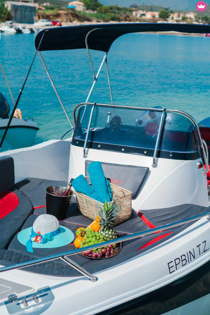 Half-Day Northern Cruise: Shipwreck Beach & Blue Caves Adventure