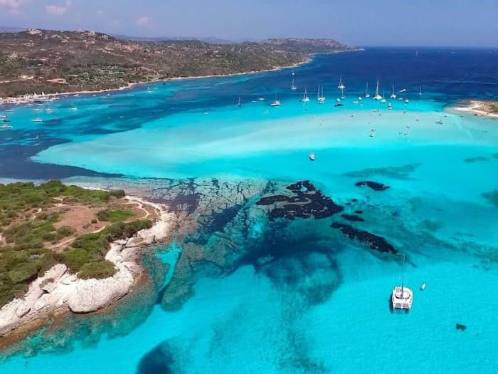 Passeio de barco privado de dia inteiro – Descubra os deslumbrantes penhascos de Bonifácio