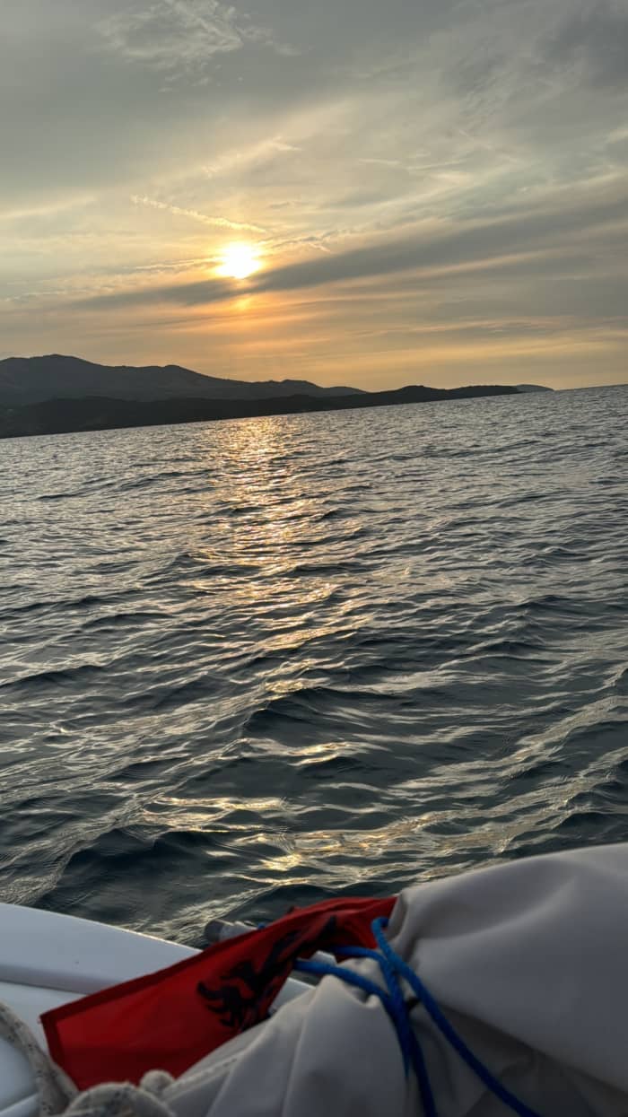 Halbtägige Entdeckungstour durch Sarandë: Ihr Kurztrip mit dem Motorboot