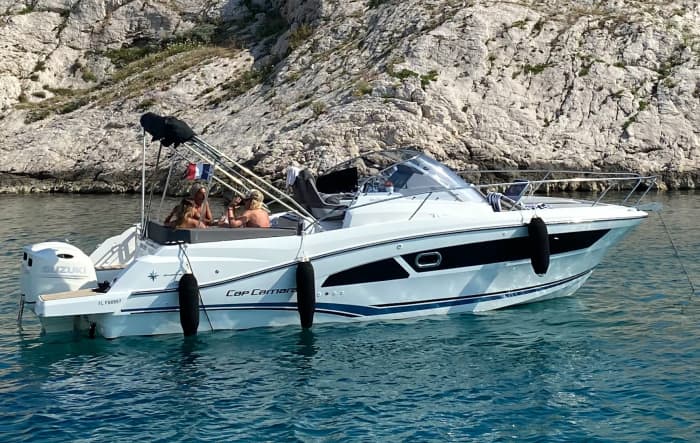 Your day in Marseille: Rent a motorboat for a full day of discovery
