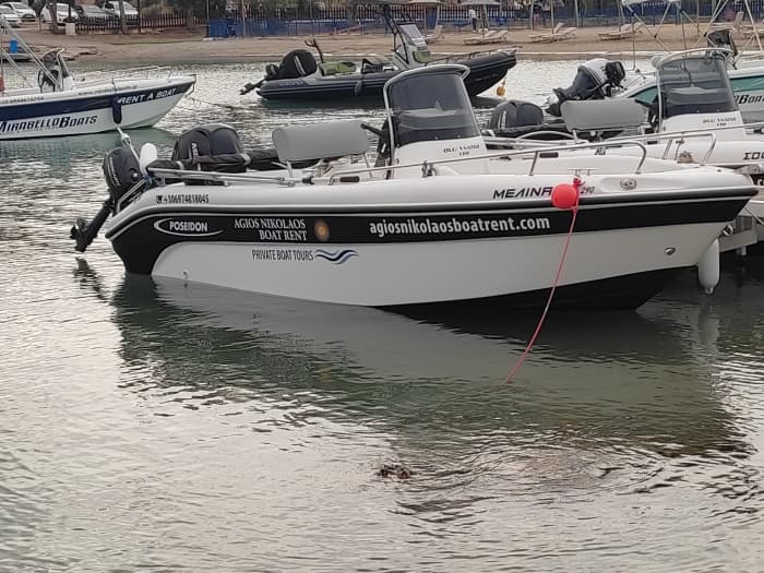 La tua barca a motore privata per una giornata nei dintorni di Agios Nikolaos