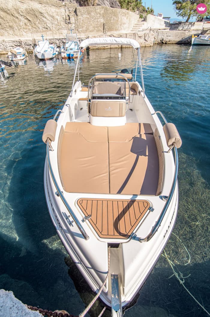 Easy Agios Nikolaos getaway: A 4h boat trip on a motorboat