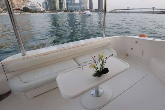 Dubai Yacht experience: Iconic landmarks and Burj Al Arab