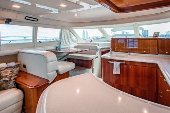 Dubai Yacht experience: Iconic landmarks and Burj Al Arab