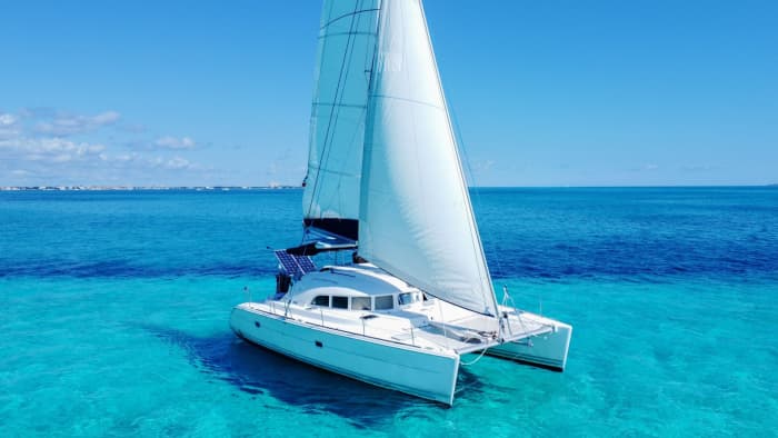 Croisière privée en catamaran de 12 mètres vers Isla Mujeres - Bar ouvert, déjeuner buffet (6 heures)