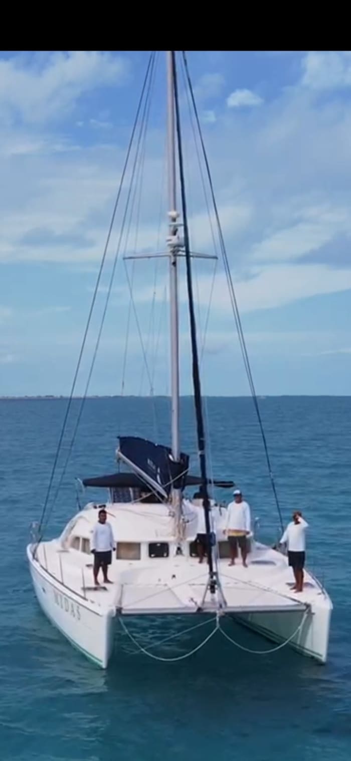 Croisière privée en catamaran de 12 mètres vers Isla Mujeres - Bar ouvert, déjeuner buffet (6 heures)