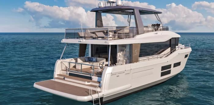 Profitez d'une journée complète à bord d'un yacht à moteur à Antibes