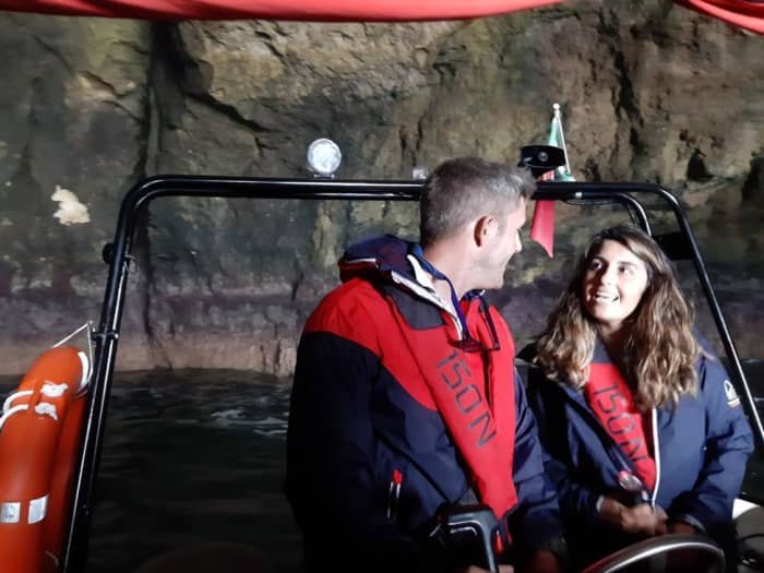 Découvrez Portimão lors d'une excursion d'une demi-journée en bateau à moteur.