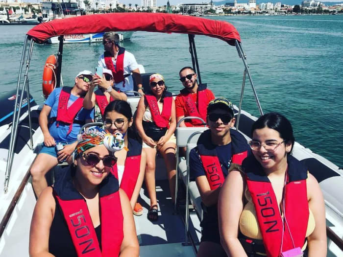 Découvrez Portimão lors d'une excursion d'une demi-journée en bateau à moteur.