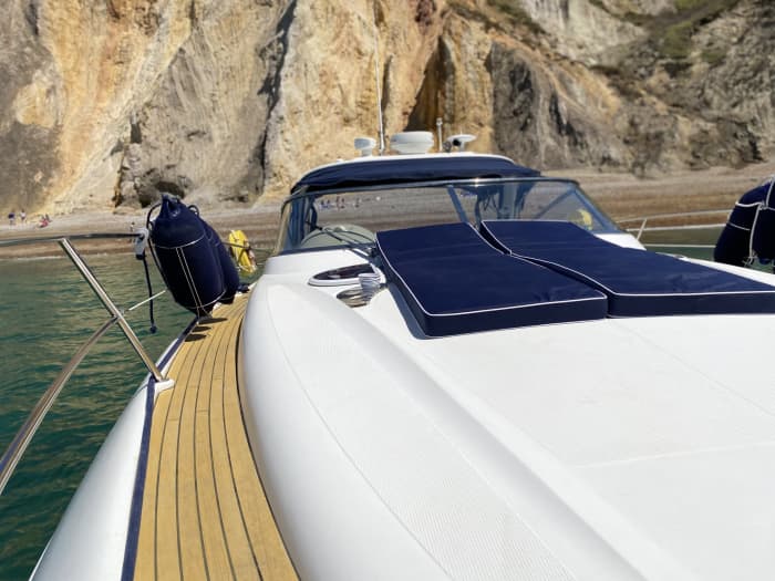Full-day motorboat rental in Southampton