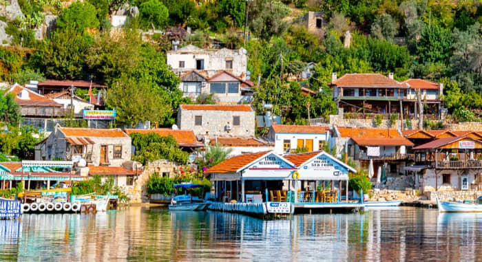 Explora la isla de Kekova en barco: Un día completo en el agua a bordo de una lancha motora.