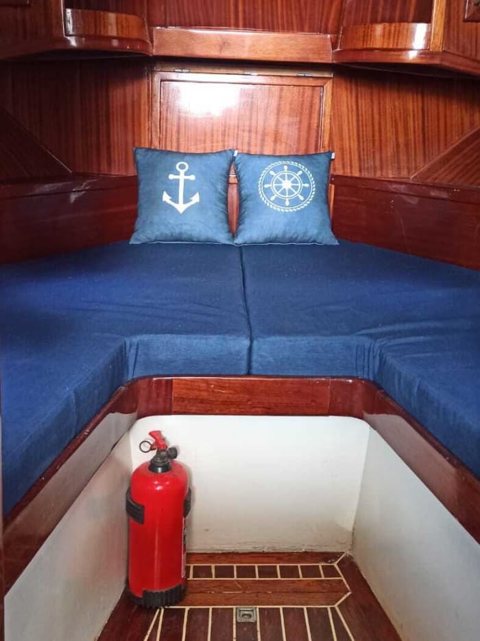 Explora la isla de Kekova en barco: Un día completo en el agua a bordo de una lancha motora.