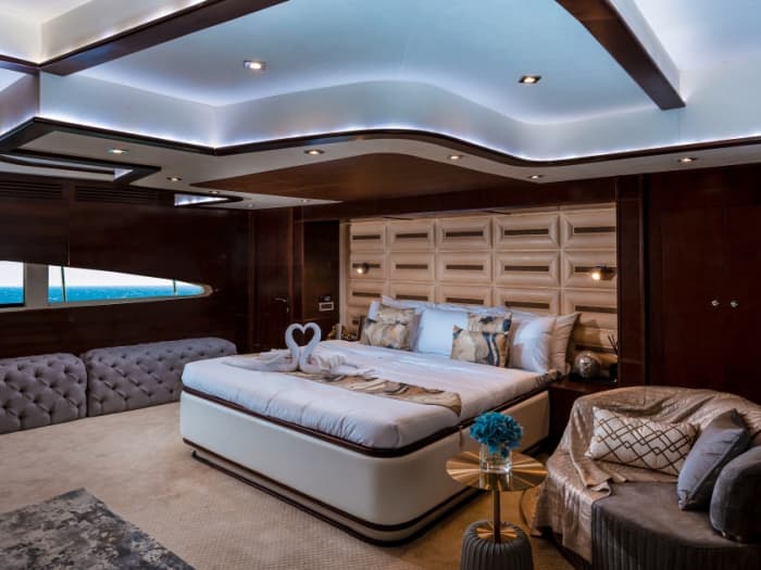 Enjoy a full day on a motor yacht in Dubai
