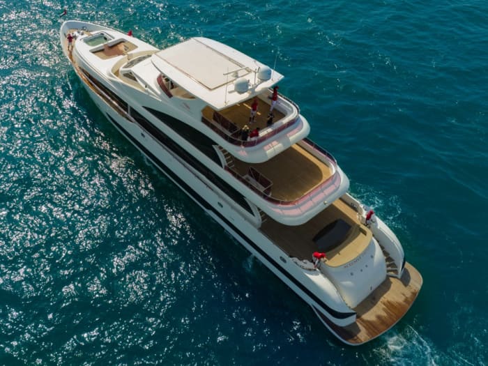 Enjoy a full day on a motor yacht in Dubai