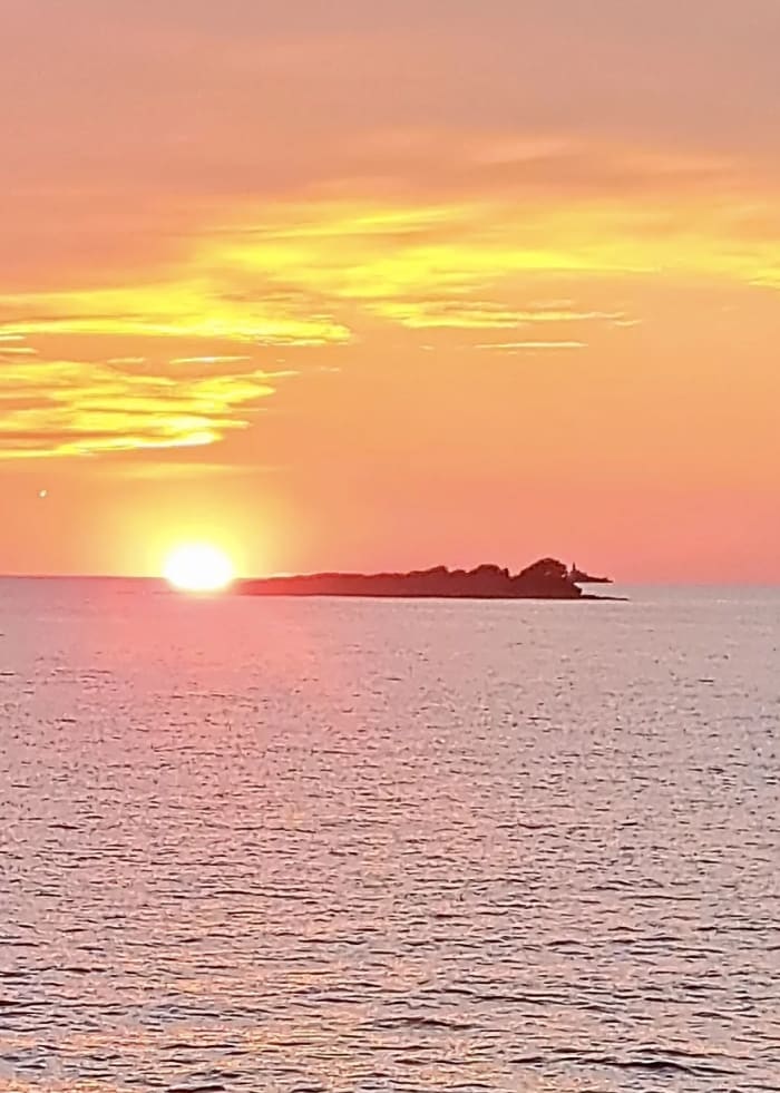 Adriatic Sunset Escape – Relax, Swim & Sip with Stunning Views