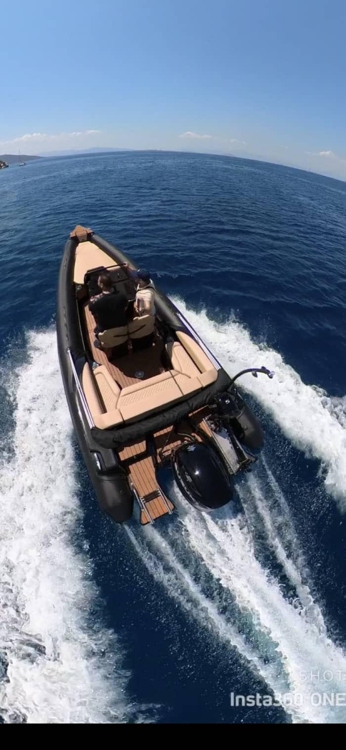 Private boat trip around Athens on a motorboat