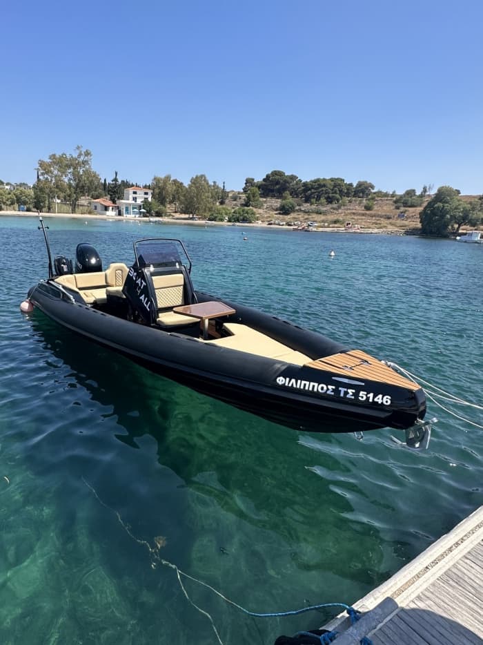 Private boat trip around Athens on a motorboat