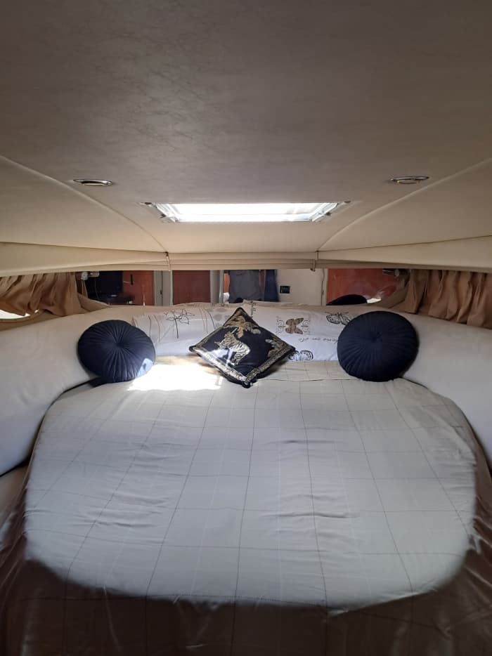 Découvrez Rhodes lors d'une excursion d'une journée en bateau à moteur.