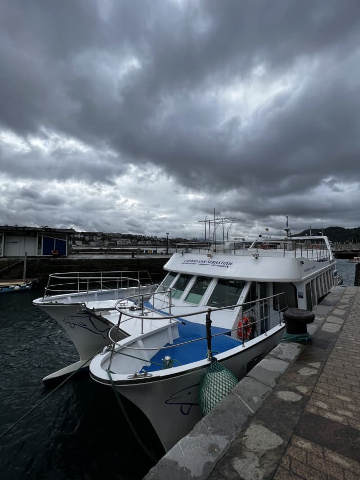 O ritmo de Donostia-San Sebastián: Momentos inesquecíveis em um catamarã