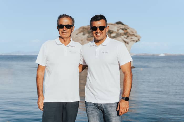 Discover Ischia on a motorboat for 7h