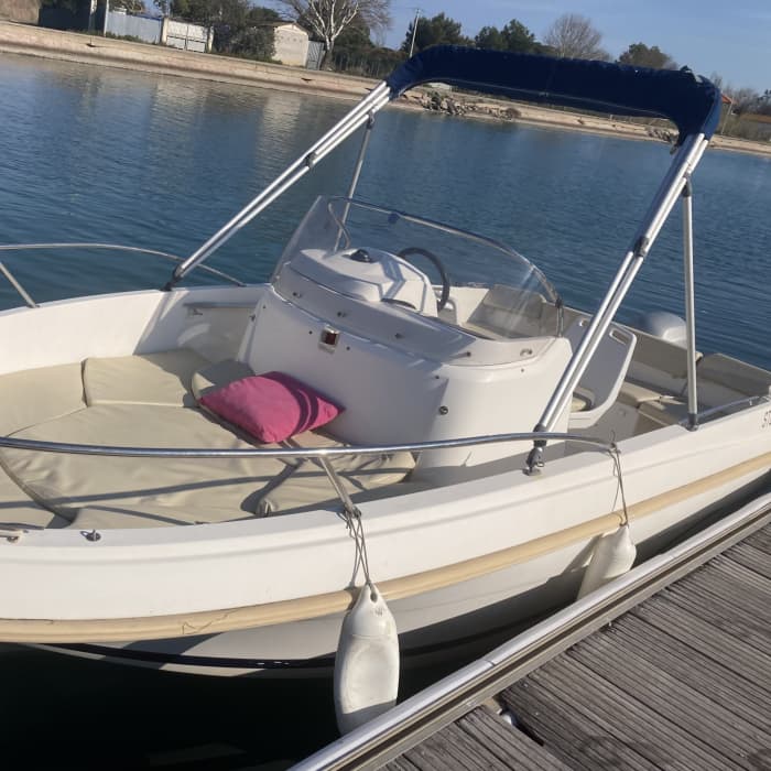 Make every moment count: A full day of sun around Marseillan Plage on a motorboat