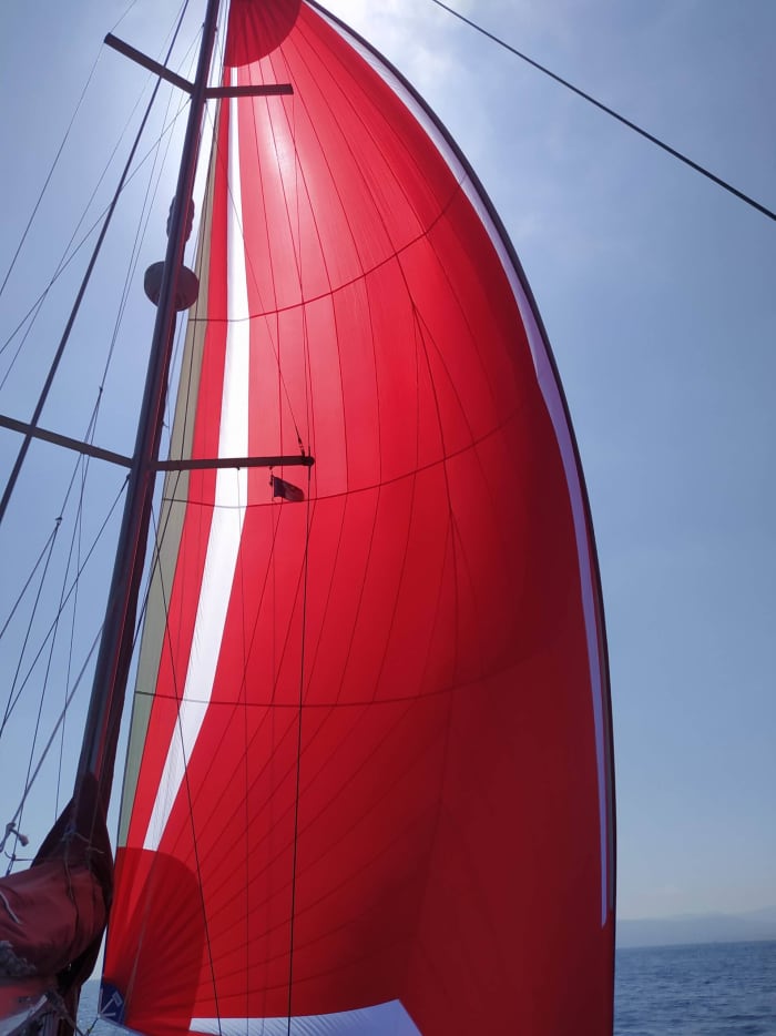 Private sailing day trip in front of the great Esterel massif and its magical coves