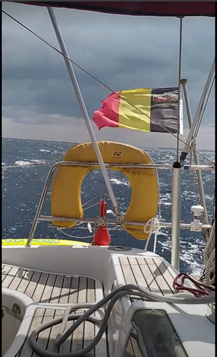Private sailing day trip in front of the great Esterel massif and its magical coves