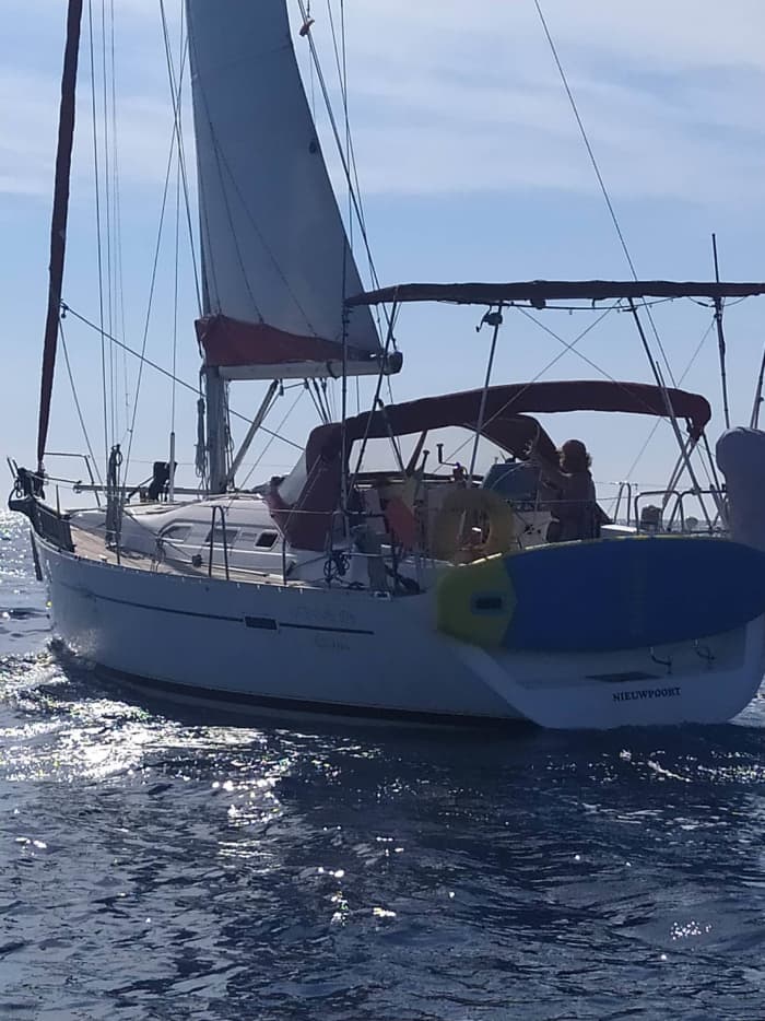 Private sailing day trip in front of the great Esterel massif and its magical coves