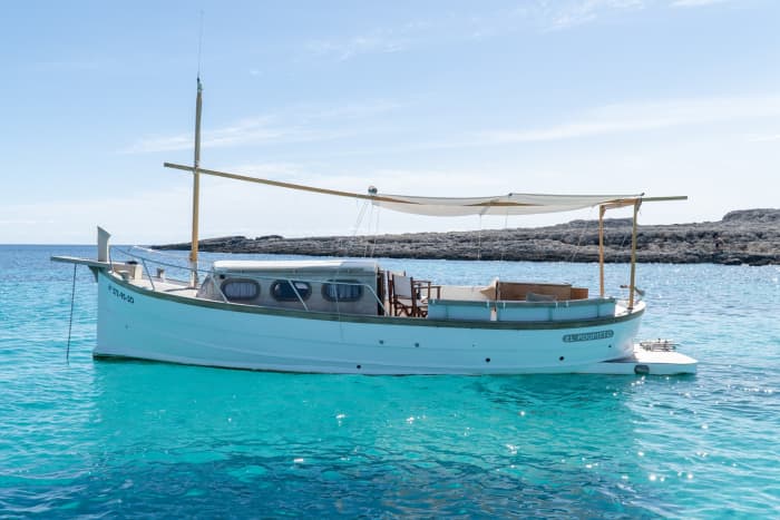 Enjoyable 6h boat trip with an authentic Menorcan Llaut