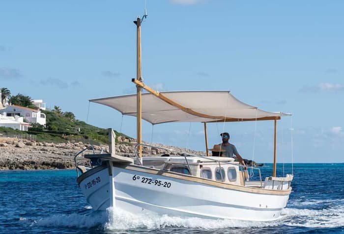 Enjoyable 6h boat trip with an authentic Menorcan Llaut