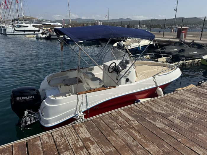 Ibiza: Privéboot · Baai en snorkelroute · Tot 5 personen + schipper