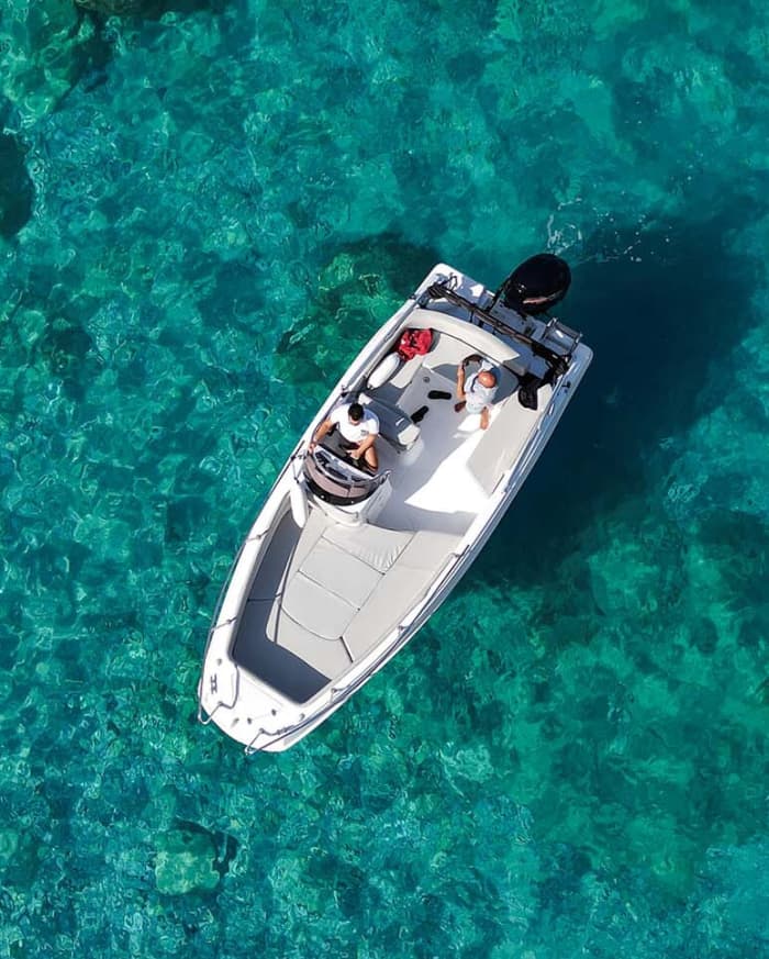 Découvrez Skiathos : une journée entière de soleil sur un bateau à moteur