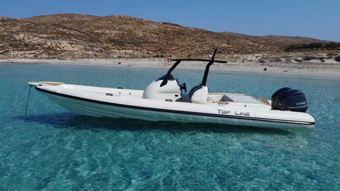 A legendary break: 3h around Mykonos on a motorboat