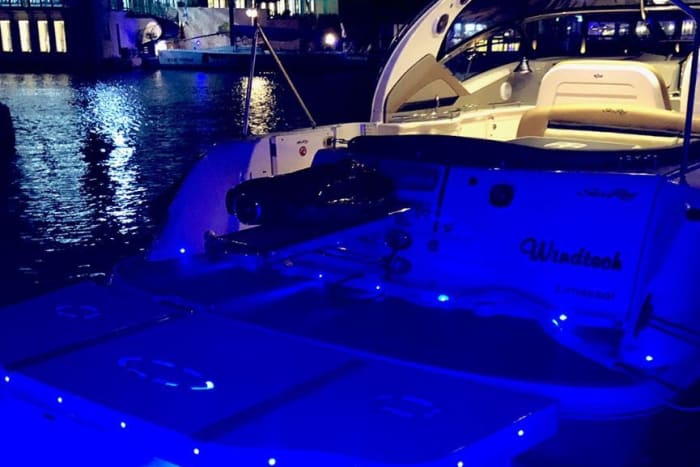 Escursione di mezza giornata a Limassol su uno yacht a motore.