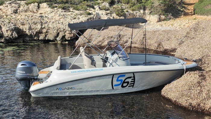 Gita in barca attraverso le calette più belle di Minorca