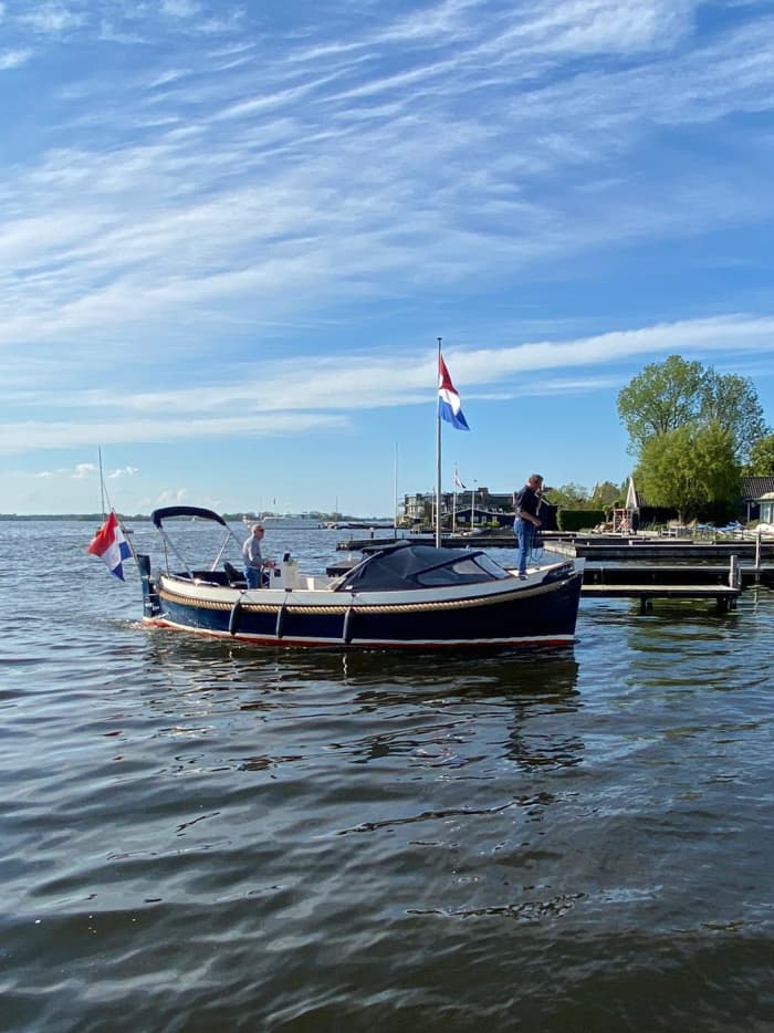 2h30 för att upptäcka Loosdrecht på en motorbåt