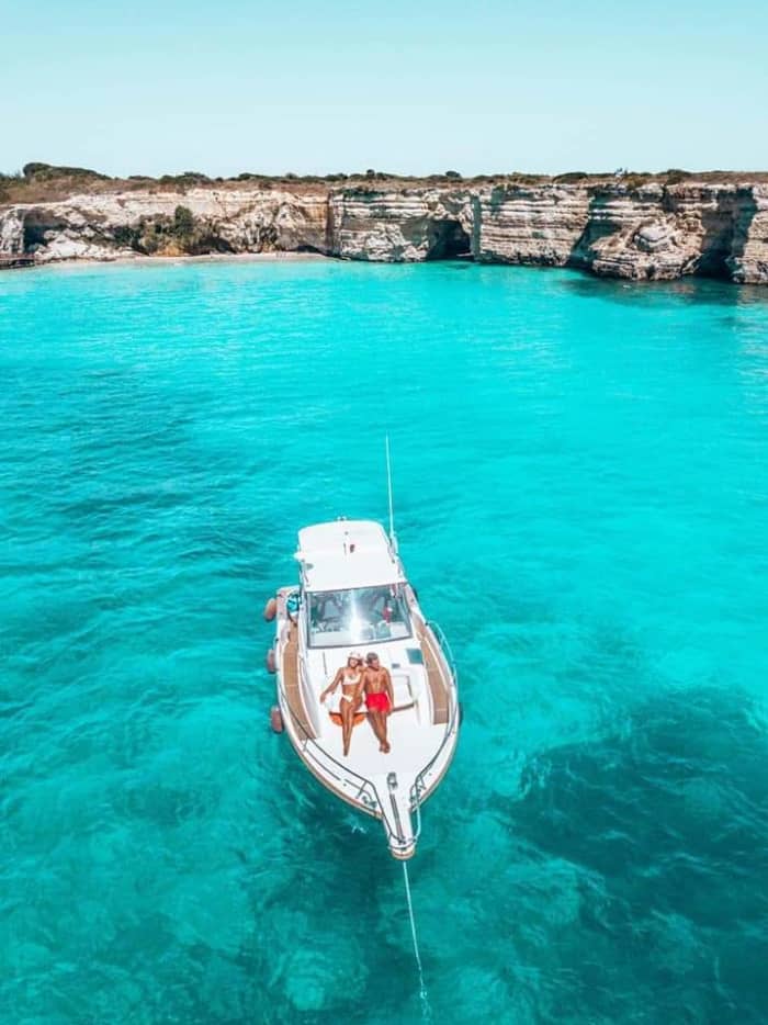 Ein Tag in der Region Otranto: Genießen Sie 6 Stunden Erkundungstour an Bord eines Motorboots.