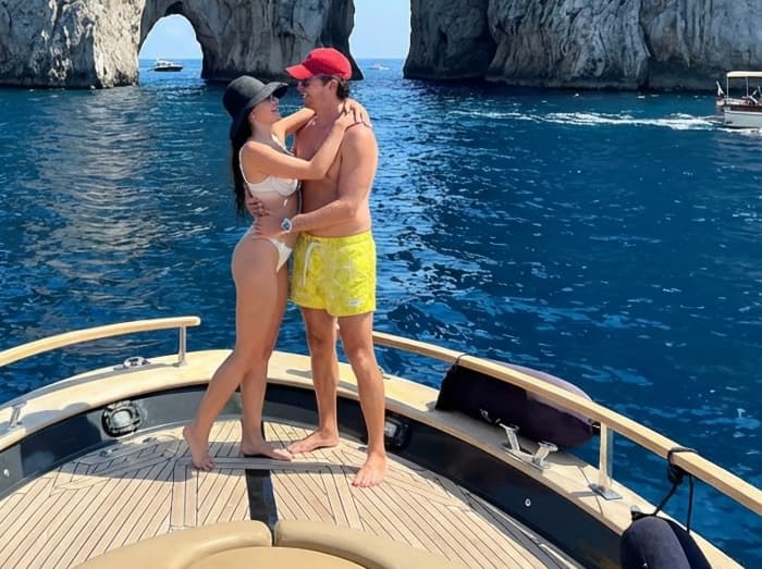 Boottocht naar Capri en de Blauwe Grot met een lokale schipper en ontdekkingstocht naar verborgen pareltjes.