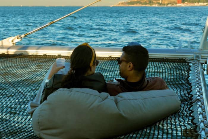 Lisbonne avec style : excursion privée en catamaran de 3 heures avec option d'arrêt baignade